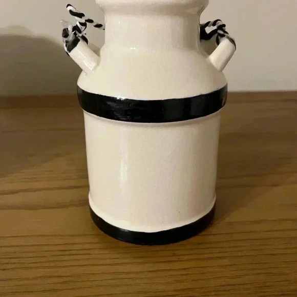 Ceramic milk jar decor - Picture 3 of 3